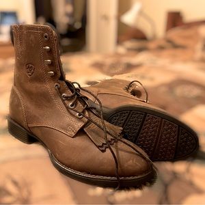 Women’s Ariat lace up boots size 8.5 barely worn